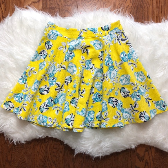 MINKPINK Dresses & Skirts - MINKPINK Yellow Floral Pleated Skirt - Size XS